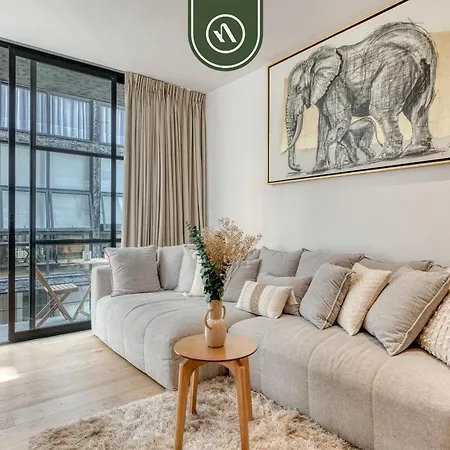Centric 2 Bedroom Condo - Gym - Open Air Cinema